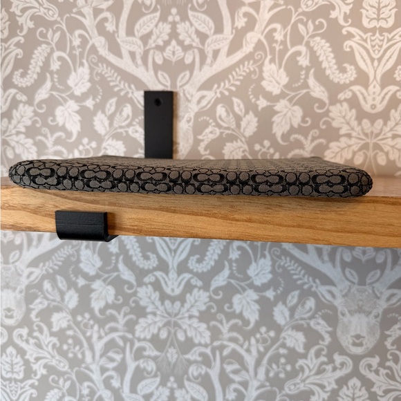 Coach Y2K Mini Signature C Tech Case Sleeve NWOT 10 1/2” L x 8 1/2” T x 1/2” D - Picture 7 of 11